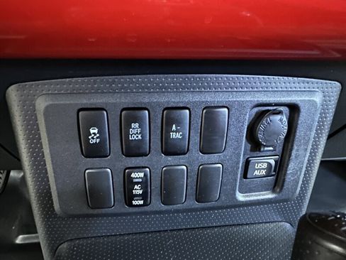 Used 2012 Toyota FJ Cruiser 4WD image 23