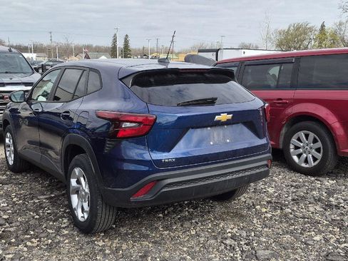 Used 2024 Chevrolet Trax LS w/ LS Convenience Package image 4