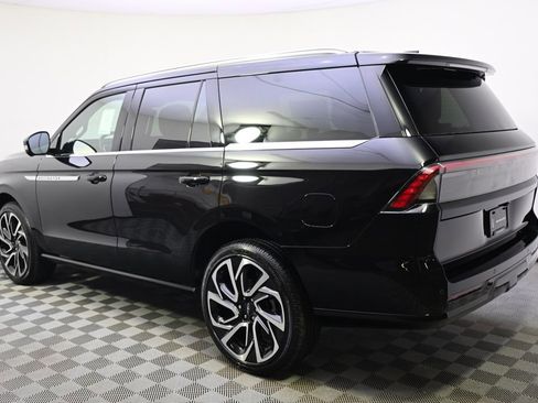 New 2026 Lincoln Navigator Reserve AWD/4WD image 3
