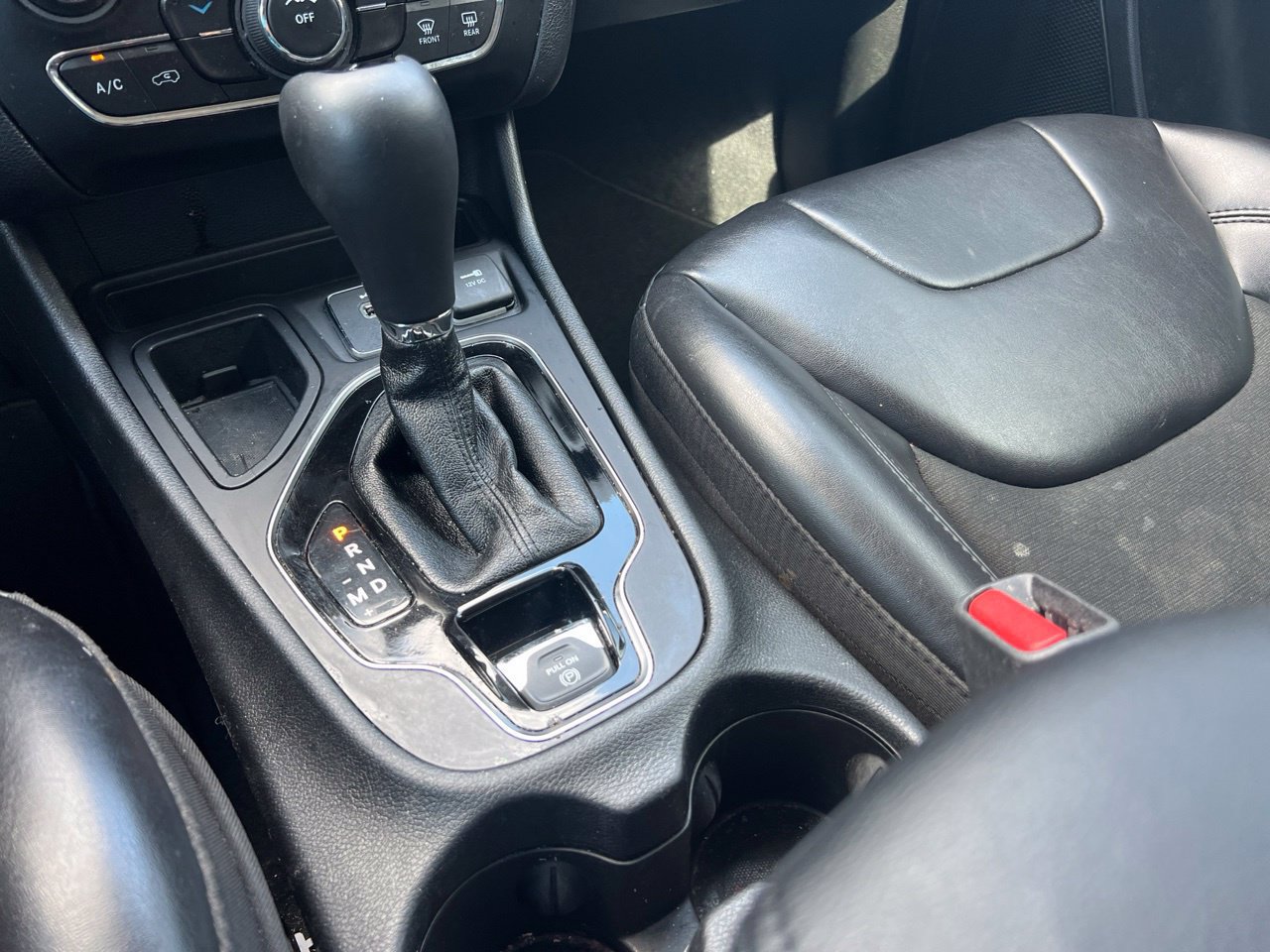 Used 2021 Jeep Cherokee Latitude Plus FWD image 20
