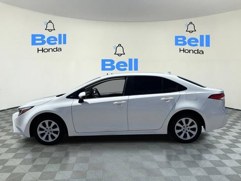 Used 2025 Toyota Corolla LE FWD image 2