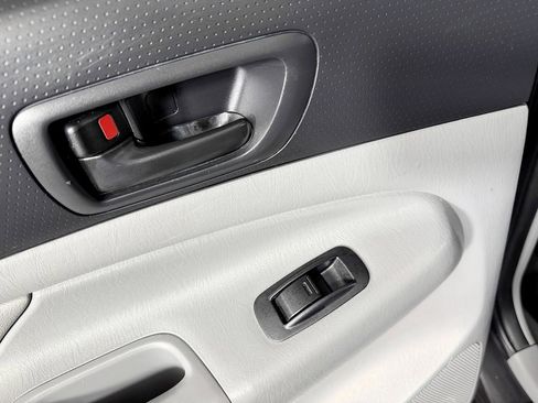 Used 2014 Toyota Tacoma w/ SR5 Package image 34