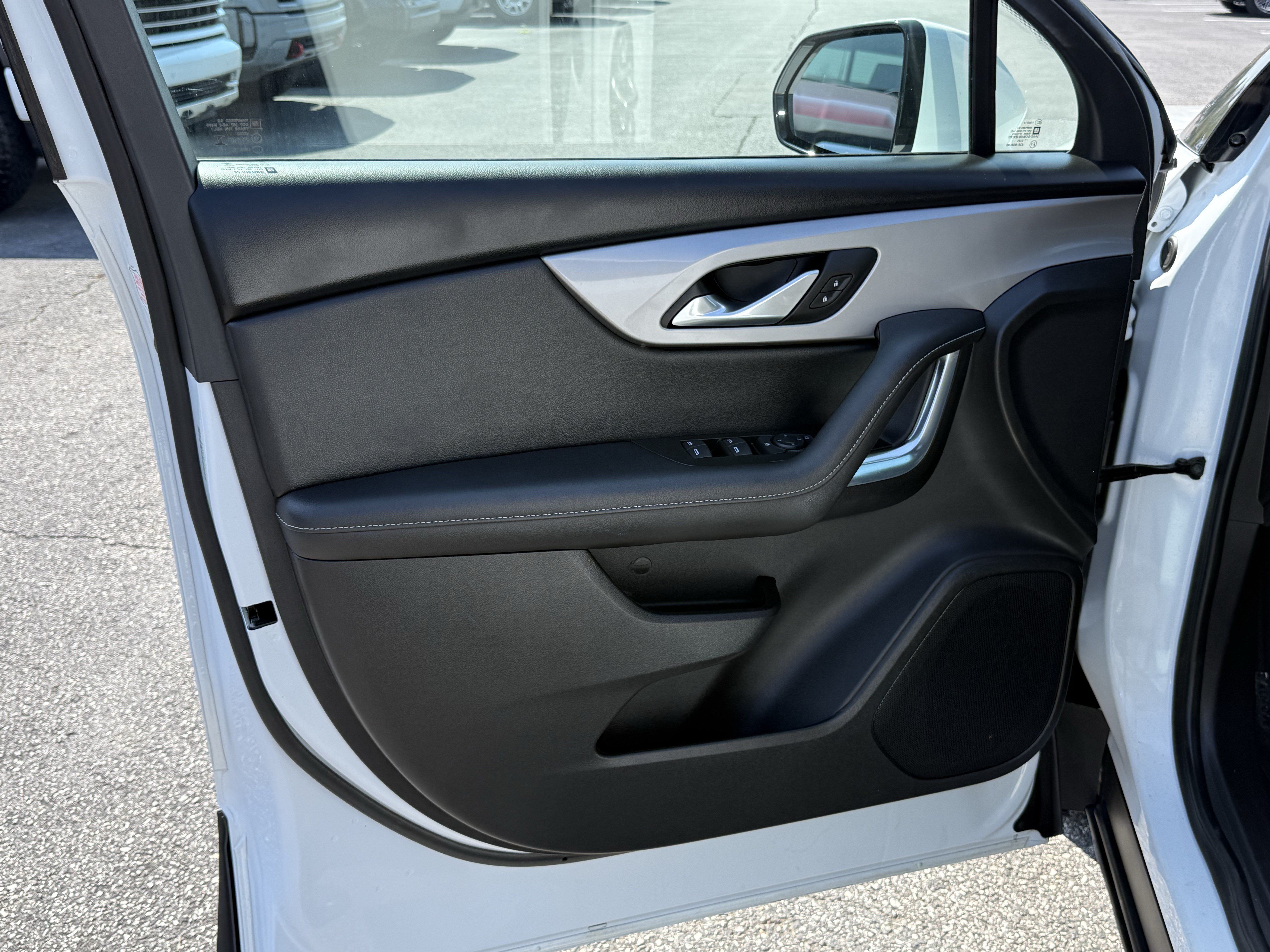 Used 2025 Chevrolet Blazer LT FWD image 13