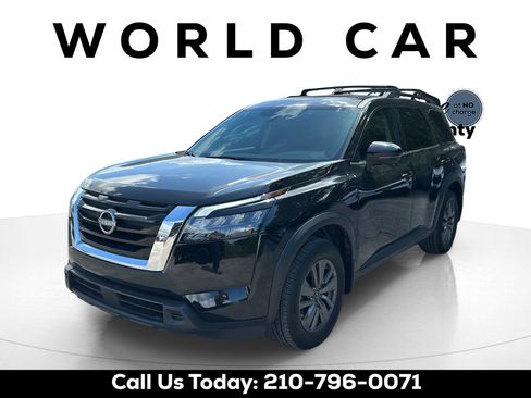 Used 2025 Nissan Pathfinder SV w/ SV Premium Package FWD image 3