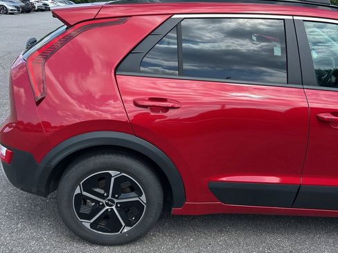 Certified 2025 Kia Niro EX FWD image 7