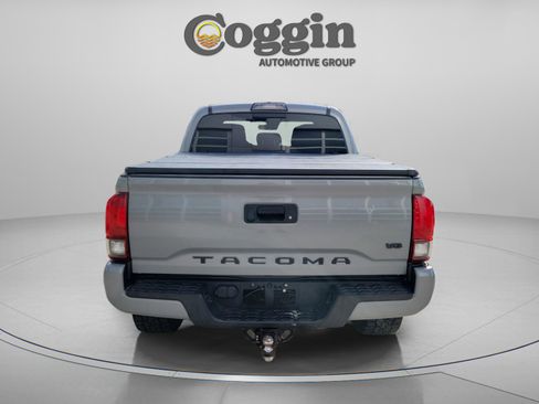 Used 2019 Toyota Tacoma TRD Sport AWD/4WD image 3