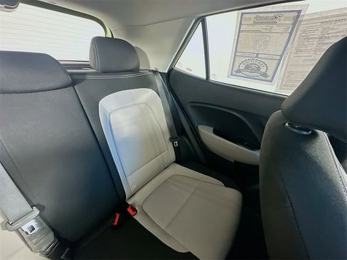 Used 2024 Hyundai Venue SEL image 14