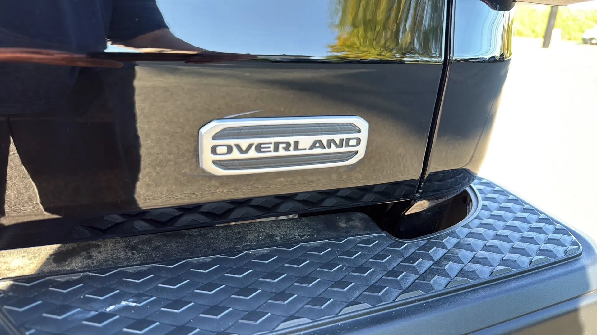 Used 2023 Jeep Gladiator Overland w/ LED Lighting Group AWD/4WD image 6