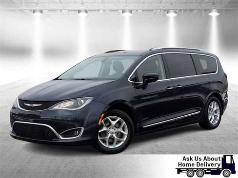 Used 2018 Chrysler Pacifica Touring-L Plus w/ Tire & Wheel Group image 1