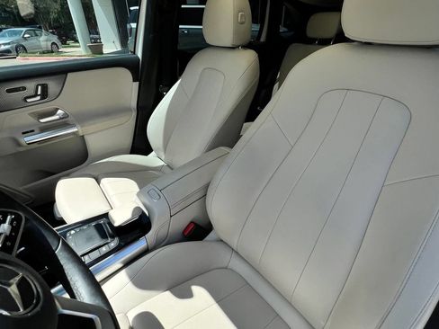 Used 2021 Mercedes-Benz GLA 250 w/ Premium Package image 21
