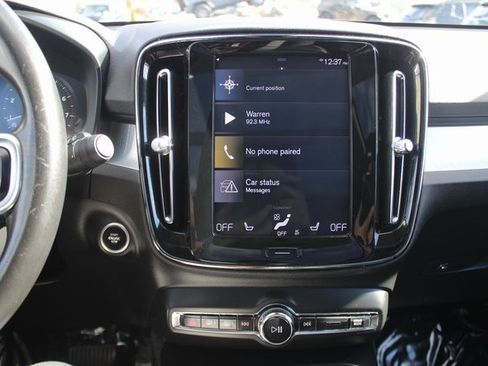 Used 2019 Volvo XC40 T5 Momentum image 4