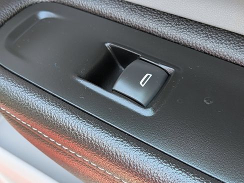 Used 2022 GMC Terrain SLT w/ Infotainment Package II FWD image 38