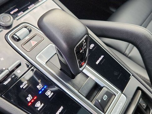 Used 2022 Porsche Cayenne Platinum Edition image 14