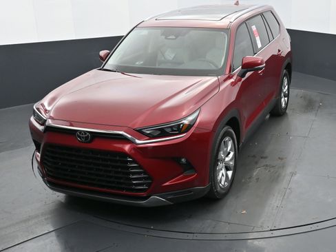 Used 2026 Toyota Grand Highlander Limited image 27