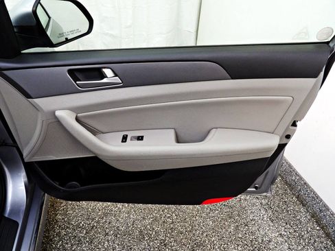 Used 2016 Hyundai Sonata SE FWD image 11