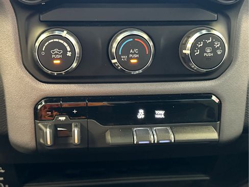 Used 2024 RAM 2500 Big Horn image 39