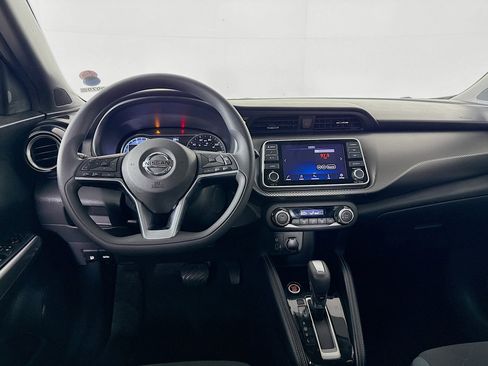 Used 2020 Nissan Kicks SV image 24