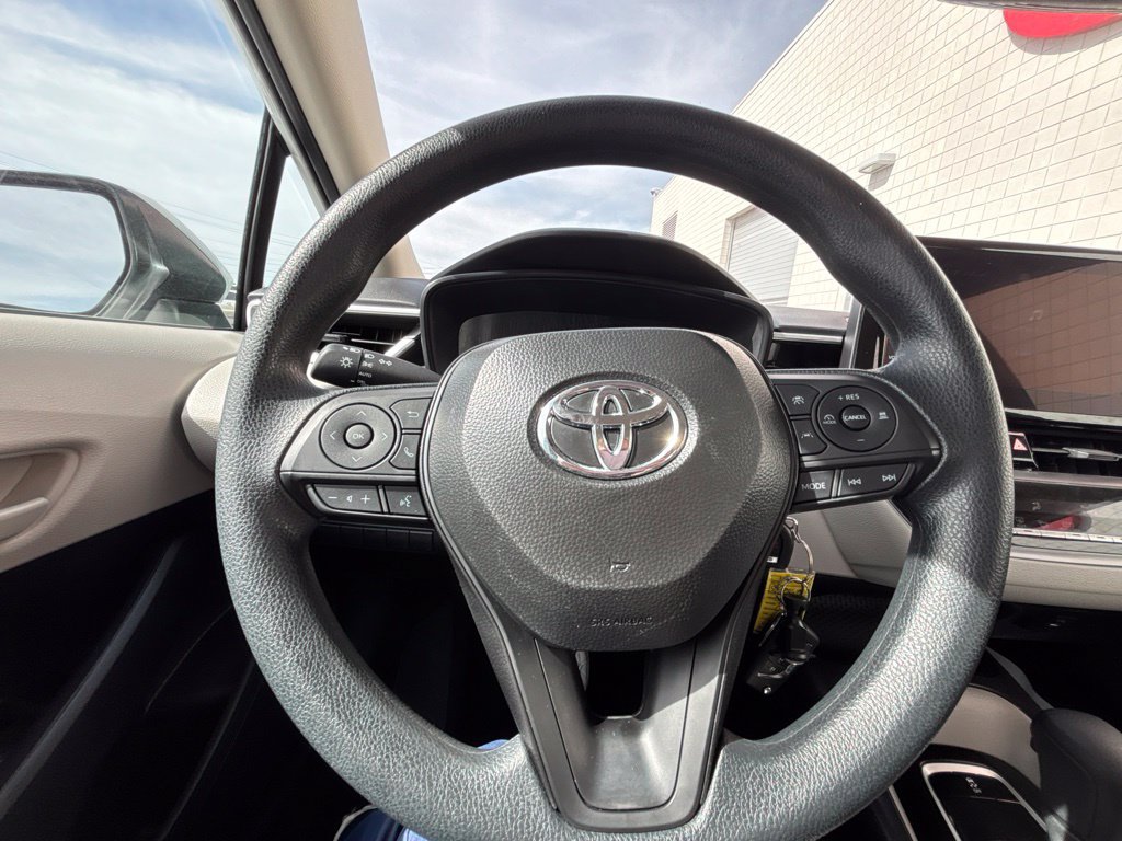 Used 2025 Toyota Corolla LE FWD image 18
