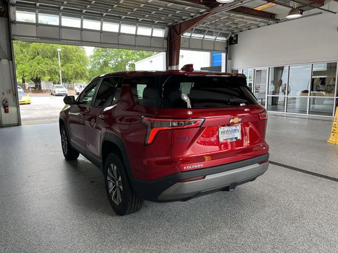 New 2026 Chevrolet Equinox LT w/ Convenience Package II FWD image 6