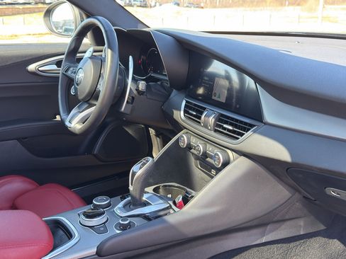 Used 2024 Alfa Romeo Giulia Veloce image 29