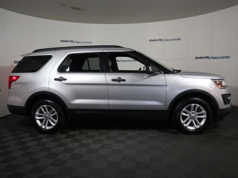 Used 2017 Ford Explorer FWD image 4