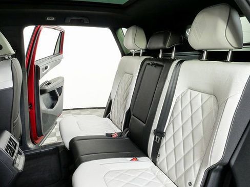 Used 2025 Volkswagen Atlas Cross Sport SEL Premium R-Line image 19