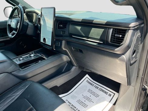 Used 2022 Ford Expedition Platinum AWD/4WD image 30