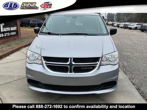 Used 2018 Dodge Grand Caravan SE w/ UConnect Hands-Free Group image 2