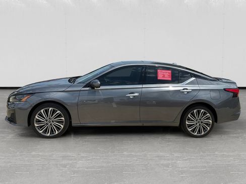 Used 2025 Nissan Altima 2.5 SL AWD/4WD image 2