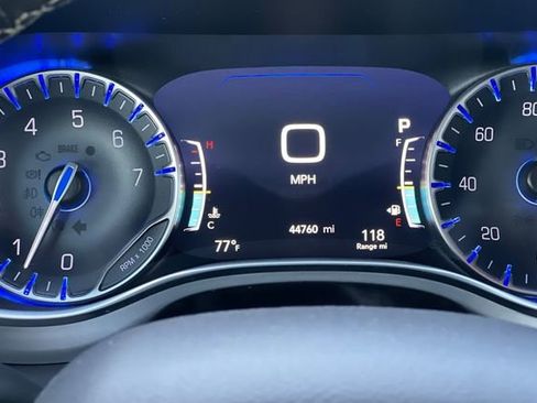 Used 2019 Chrysler Pacifica Touring-L w/ Advanced Safetytec Group image 33