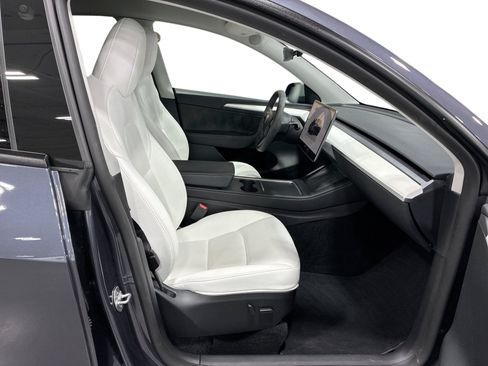 Certified 2023 Tesla Model Y Long Range AWD/4WD image 13
