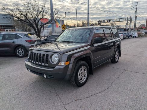 Used 2017 Jeep Patriot Sport w/ Power Value Group image 2