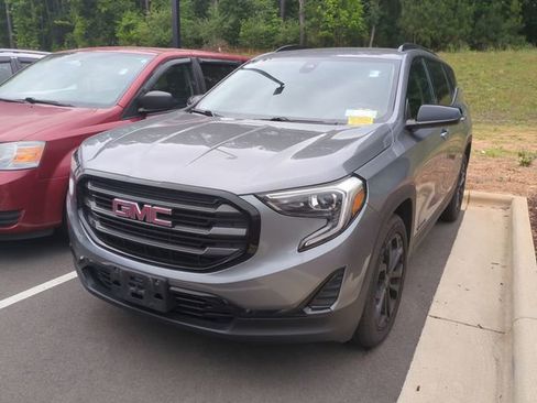 Used 2021 GMC Terrain SLE w/ Driver Convenience Package AWD/4WD image 2