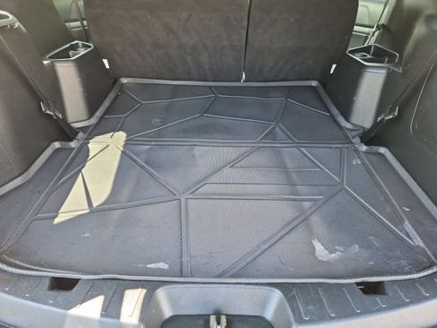 Used 2019 Ford Explorer XLT w/ Equipment Group 202A AWD/4WD image 33
