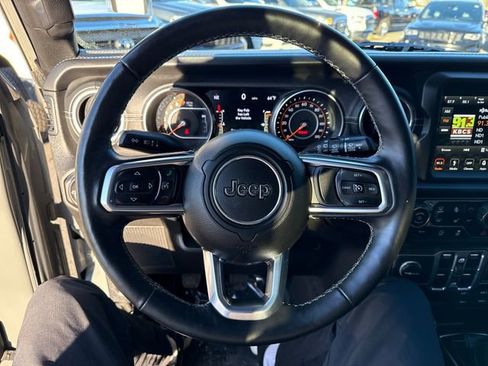 Used 2018 Jeep Wrangler Unlimited Sahara image 19