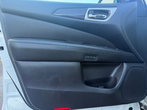 Used 2016 Nissan Pathfinder Platinum image 14