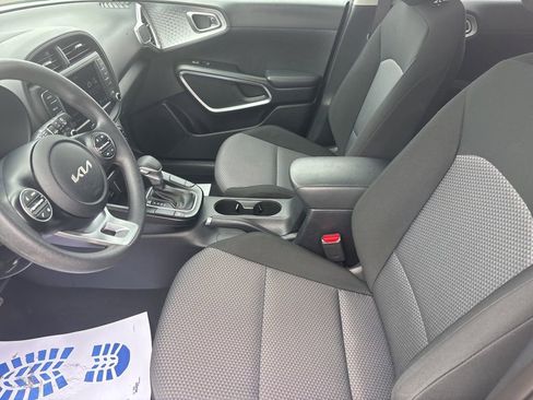 Used 2025 Kia Soul LX w/ LX Technology Package image 13