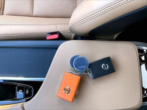 Used 2025 Volvo XC90 T8 Ultra image 14