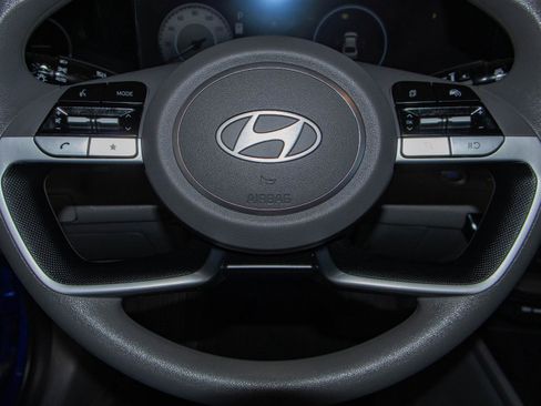 Used 2024 Hyundai Elantra SEL FWD image 12