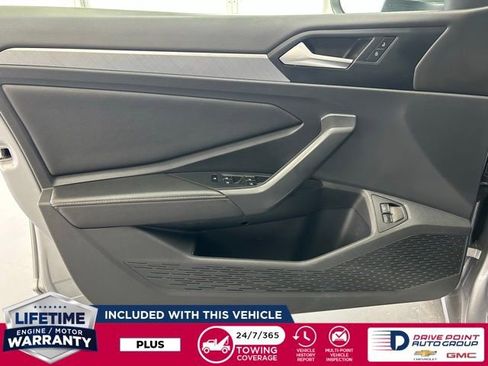 Used 2024 Volkswagen Jetta SE image 10