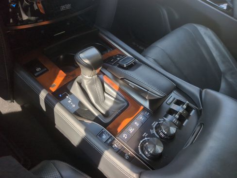 Used 2020 Lexus LX 570 4WD w/ Luxury Package image 26