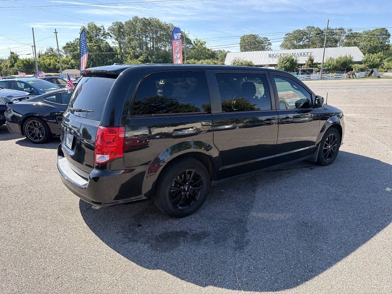 Used 2019 Dodge Grand Caravan SXT w/ Driver Convenience Group FWD image 6