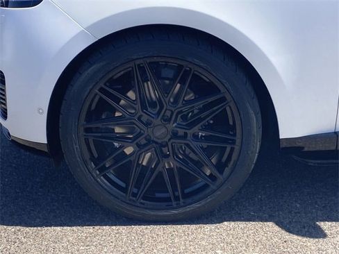 New 2025 Land Rover Range Rover SV image 21