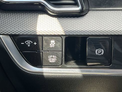Used 2025 Kia Sportage LX FWD image 31