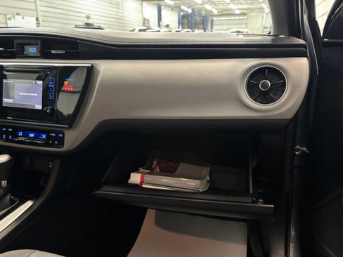 Used 2018 Toyota Corolla LE FWD image 31