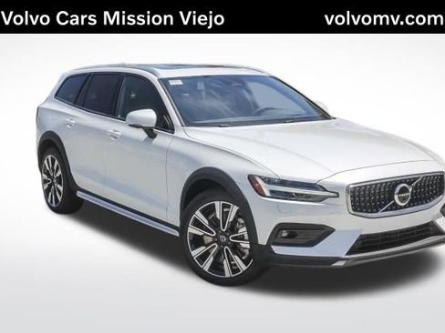 New 2025 Volvo V60 B5 Cross Country Ultra w/ Climate Package image 1