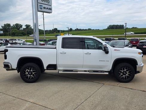 Used 2020 Chevrolet Silverado 3500 LTZ w/ LTZ Convenience Package AWD/4WD image 9