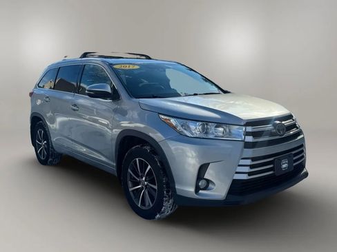 Used 2017 Toyota Highlander XLE image 7