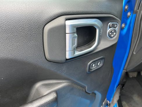 Used 2022 Jeep Wrangler Unlimited Rubicon w/ LED Lighting Group AWD/4WD image 29
