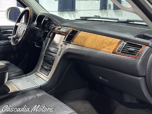 Used 2013 Cadillac Escalade Platinum image 21
